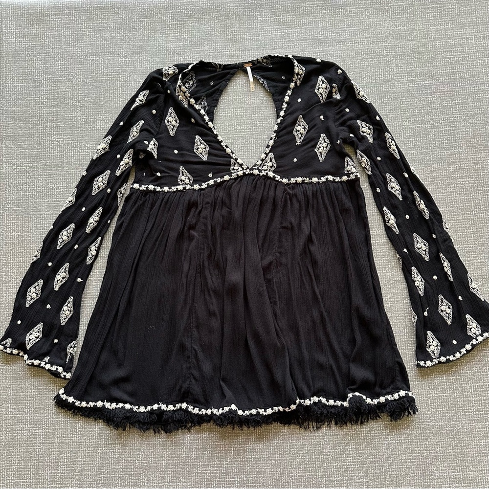 Free people women’s baby doll embroidered top, black, and white sz XS